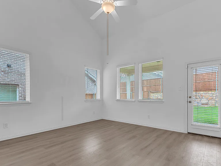 2136 Sunnymede Dr — Photo 12