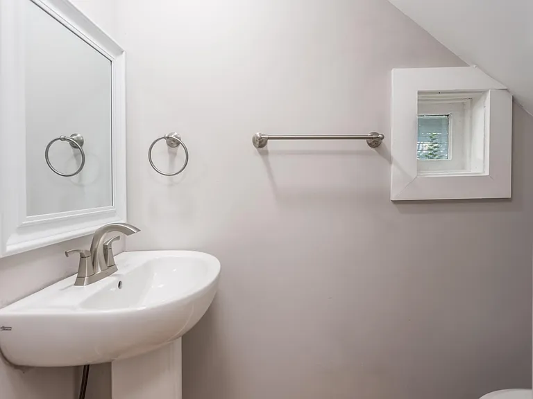 118 E Monmouth St — Photo 13