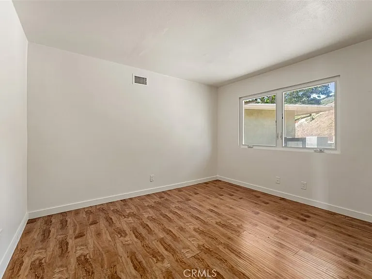 23932 Flores Ave — Photo 21