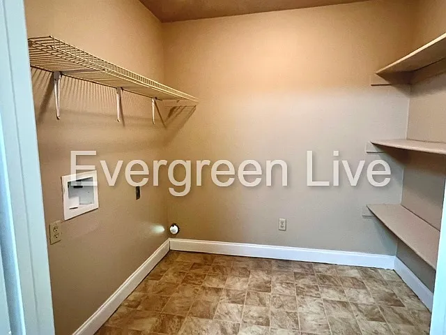 110 Willow Gardens Ct — Photo 16