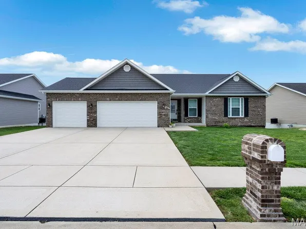 1018 Creekside Dr, Waterloo, IL 62298