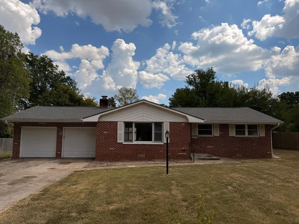 1404 S Madison Avenue, Aurora, MO 65605