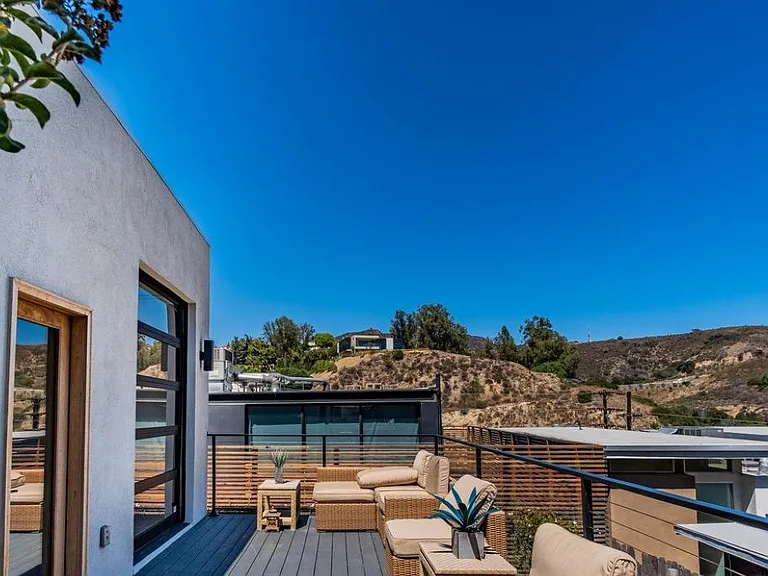 6810 Cahuenga Park Trl — Photo 3