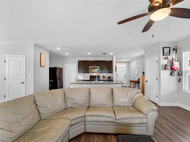 11176 Leland Groves Dr — Photo 4