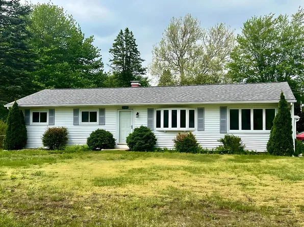 8987 Buerk Dr, Temperance, MI 48182