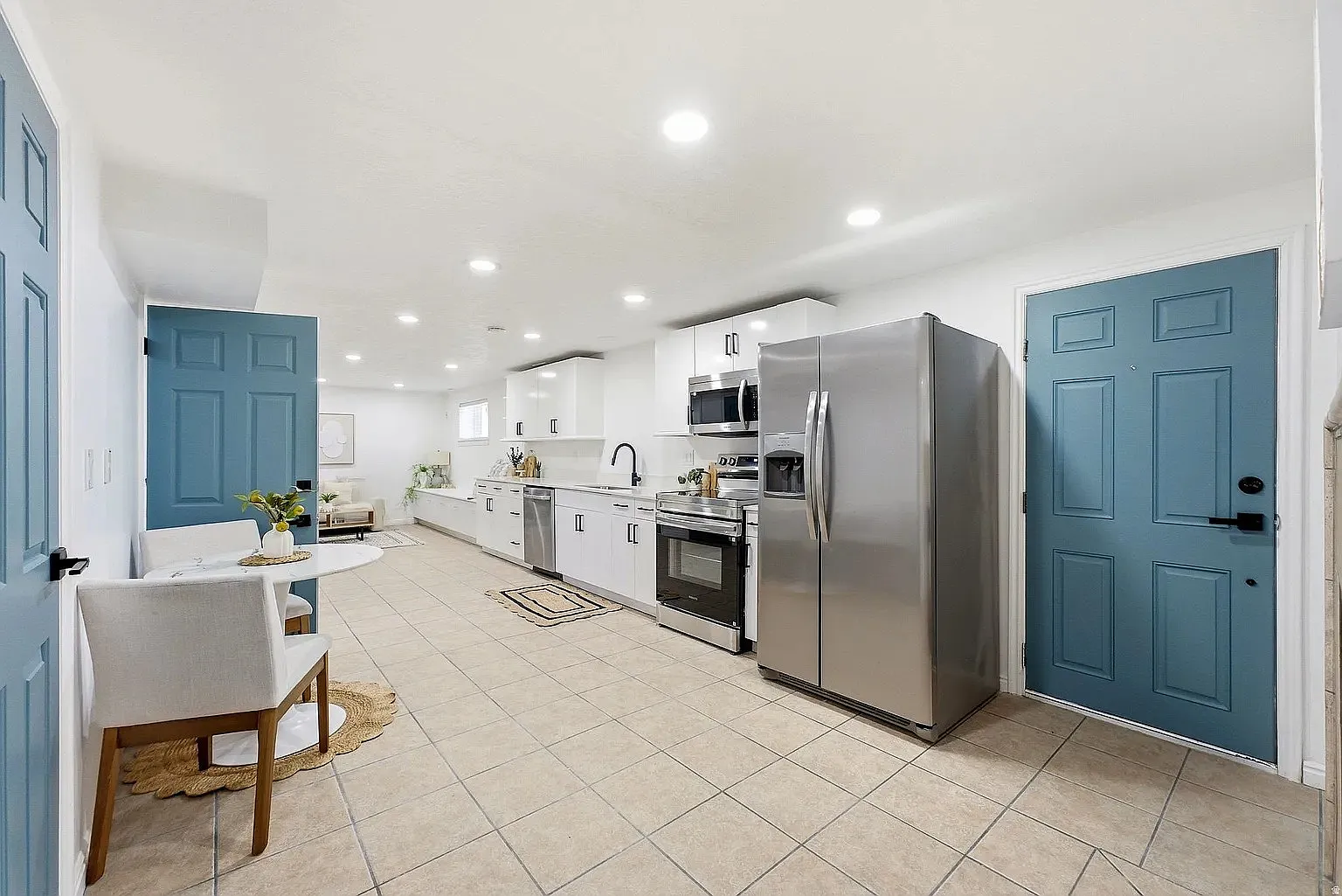 2 bed, 1100 sqft, $2,000 — Photo 1