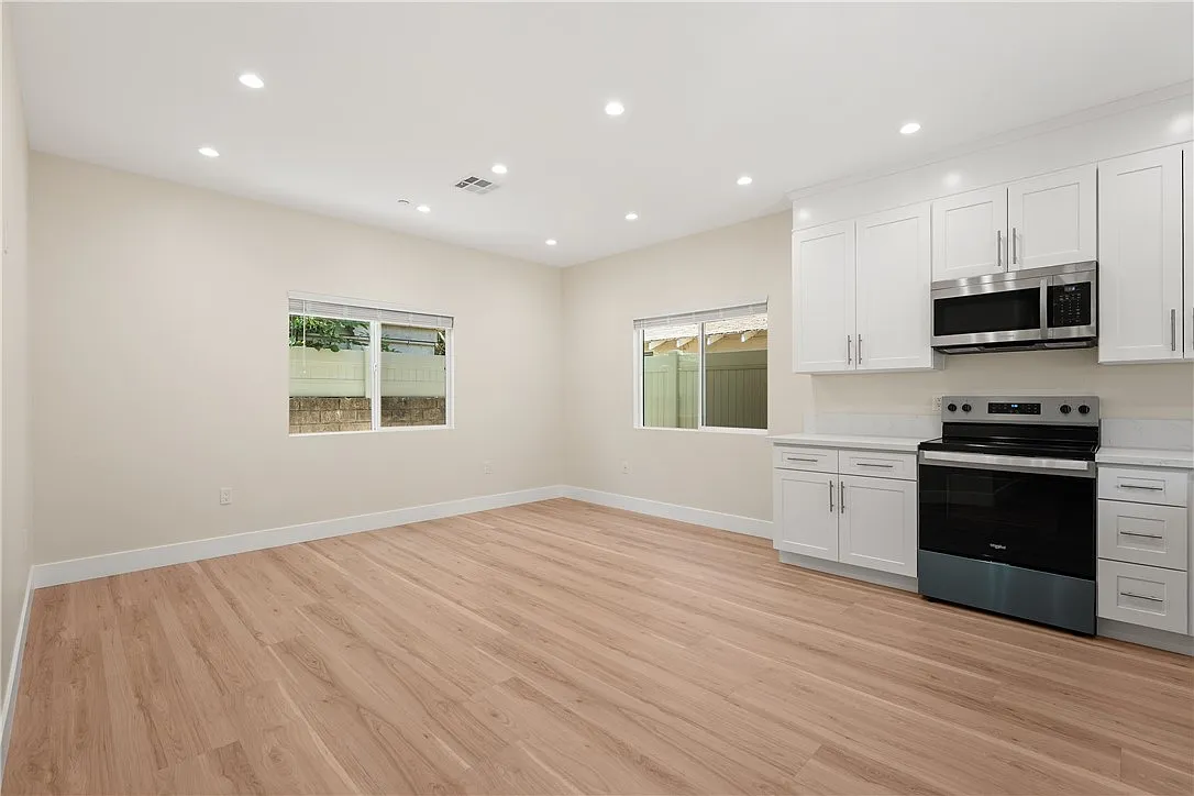 2 bed, 810 sqft, $3,100 — Photo 4