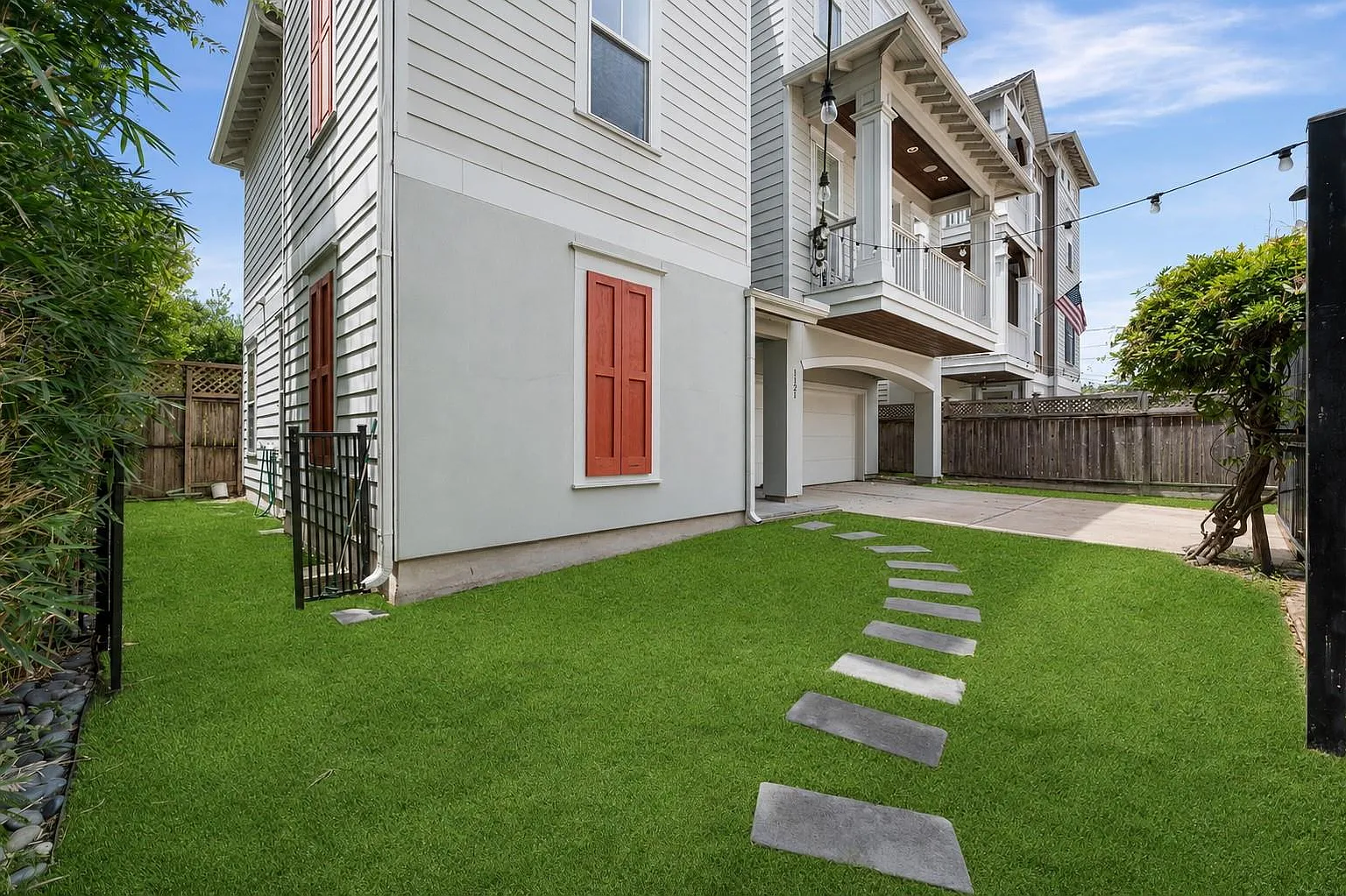 3 bed, 3.0 bath, 2520 sqft, $4,000 — Photo 2