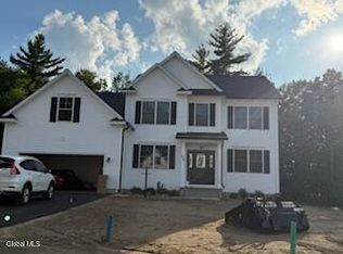 28 Samuel Dr, Clifton Park, NY 12065