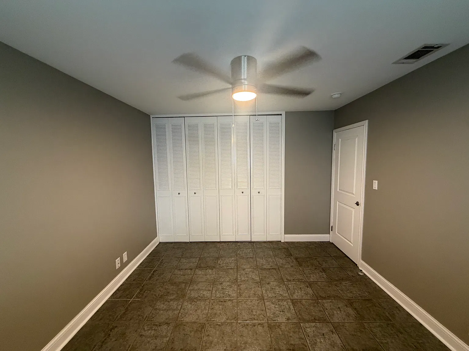 4 bed, 1275 sqft, $1,700 — Photo 2