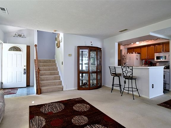 4th image of 7256 Somerset Ct