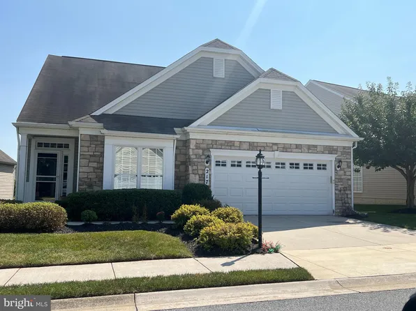 217 Clubside Dr #323, Taneytown, MD 21787