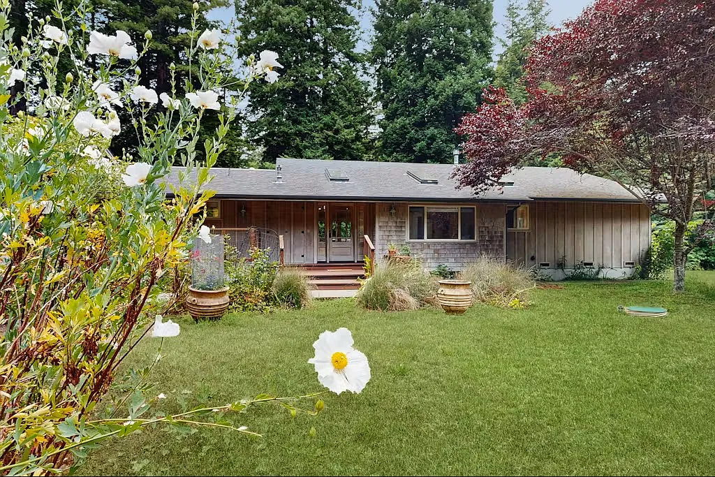 3 bed, 2.5 bath, 2022 sqft, $3,600 — Photo 1