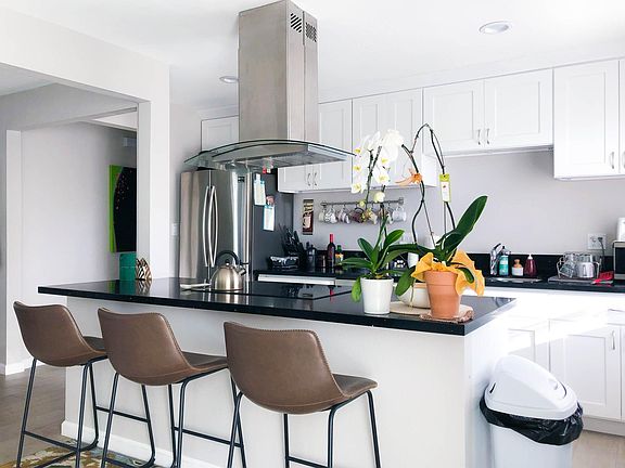 View of kitchen & island/bar