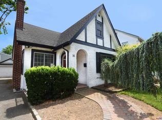 16 Princess St, Bellmore, NY 11710