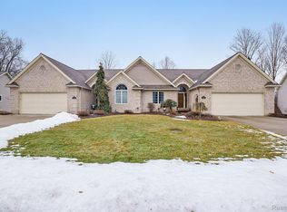 2040 Crystal Wood Trl, Flushing, MI 48433