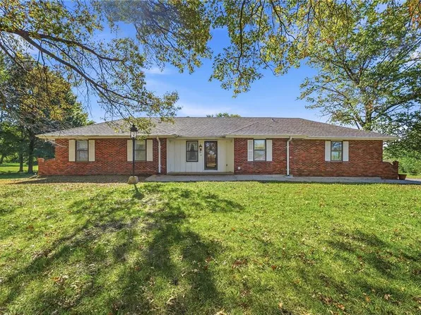 5905 E 210th St, Belton, MO 64012
