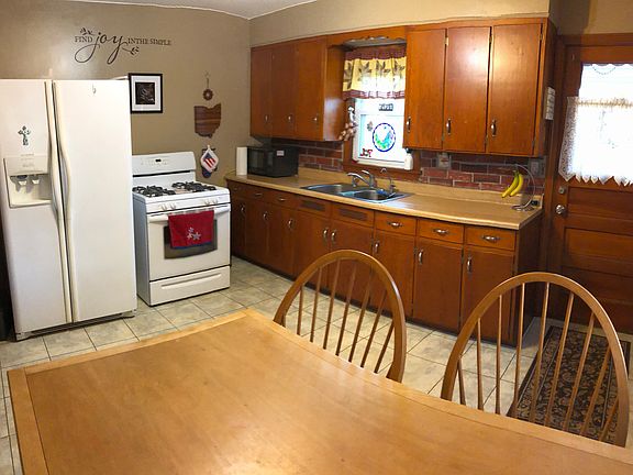 3rd image of 130 Fairview Ave