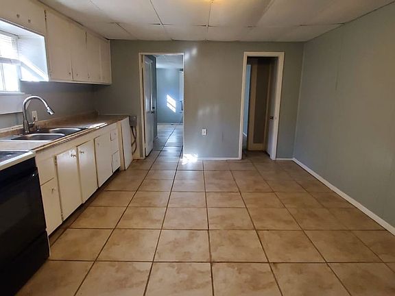 4th image of 953 12th Ave S #B