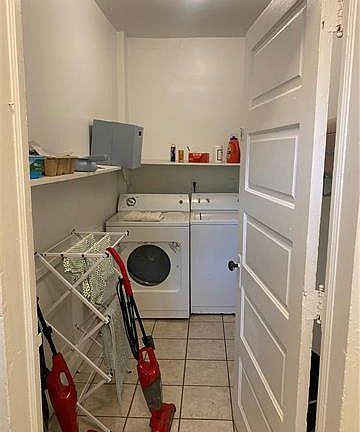 4th image of 2227 Joseph St