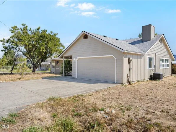 895 Coutant Ln #B, Grants Pass, OR 97527