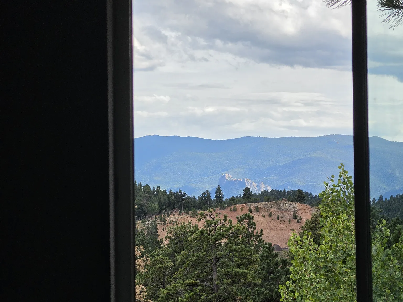 3 bed, 2135 sqft, $4,000 — Photo 4