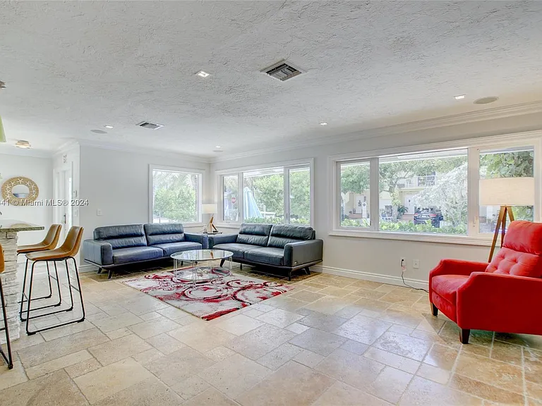 309 Oak St — Photo 23