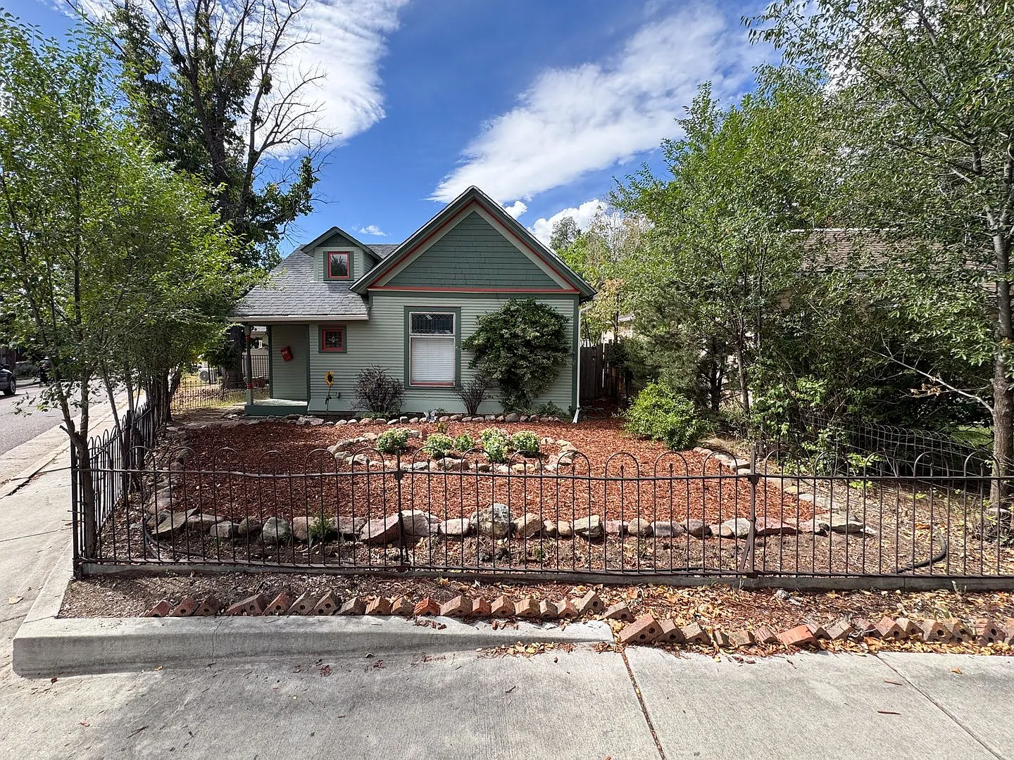 Charming 2-Bedroom home near Old Colorado City — Photo 1