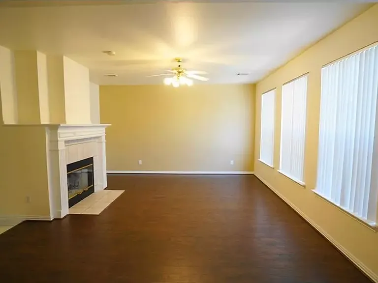 4425 Cedar Valley Dr — Photo 1