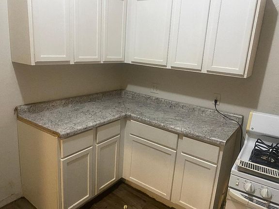 5th image of 804 S 13th St