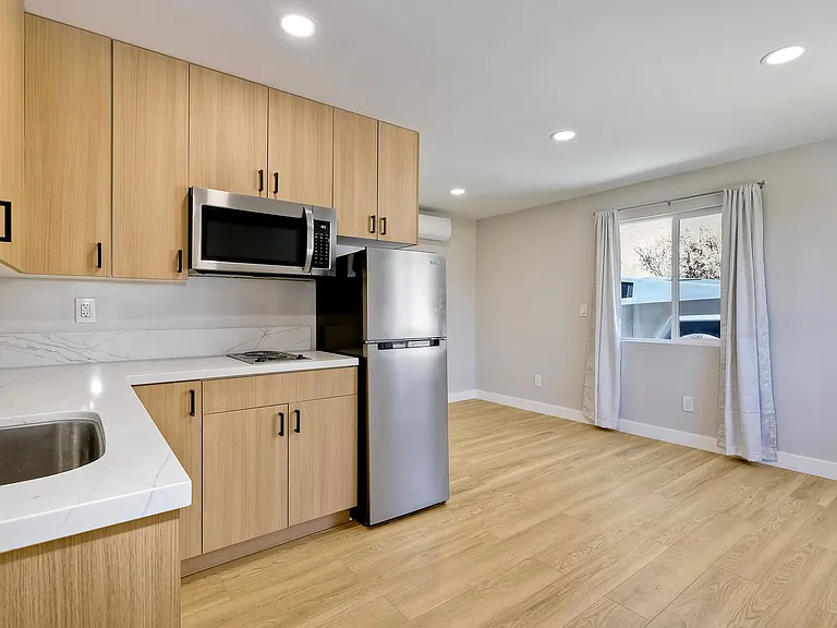 4546 60th St #9 — Photo 3