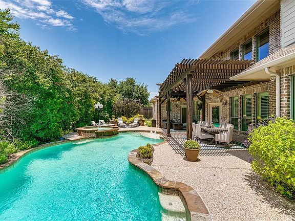 2nd image of 1205 Saddlebrook Dr