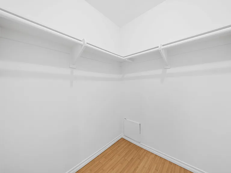 Los Patos Apartments — Photo 19