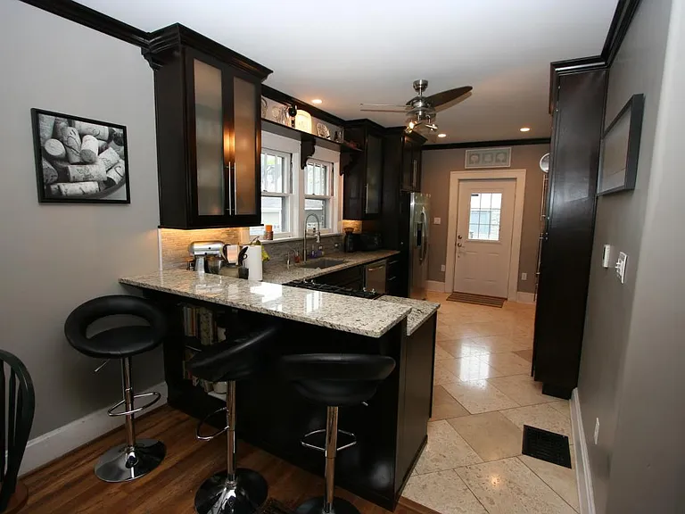 208 Sherman Ave — Photo 1