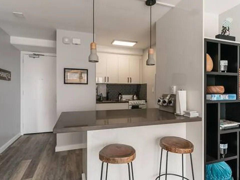 445 Kaiolu St #812