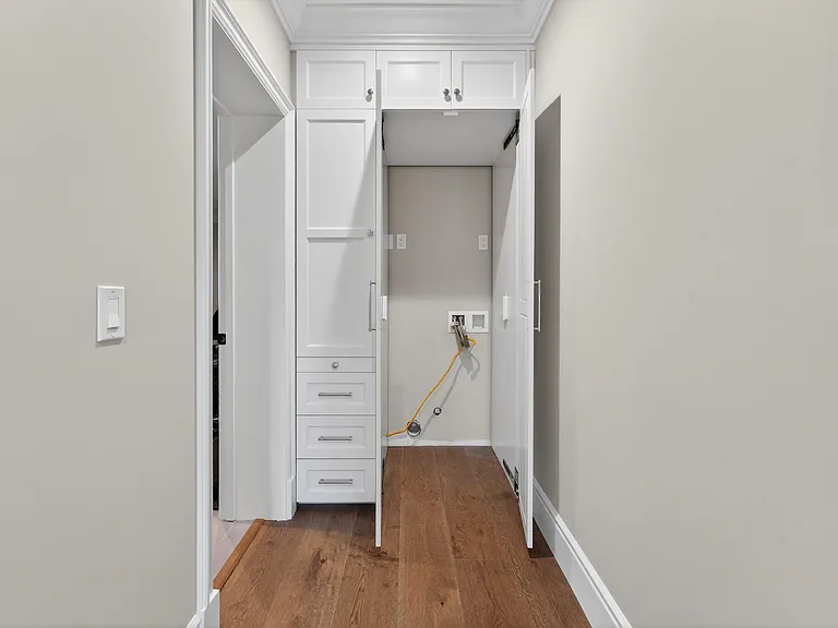 405 Blumont St — Photo 1