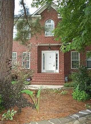 4th image of 843 Chaucer Dr