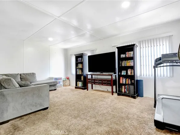 250 N Linden Ave, Rialto, CA 92376