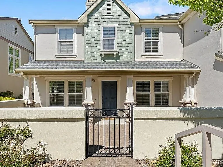 1679 Lone Oak Trl — Photo 1