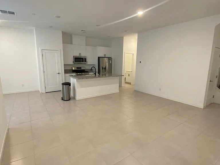 3211 Centano Ave — Photo 4