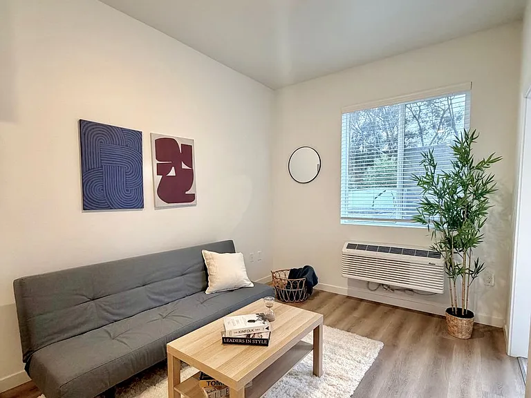 1635 E. 117th St. — Photo 12