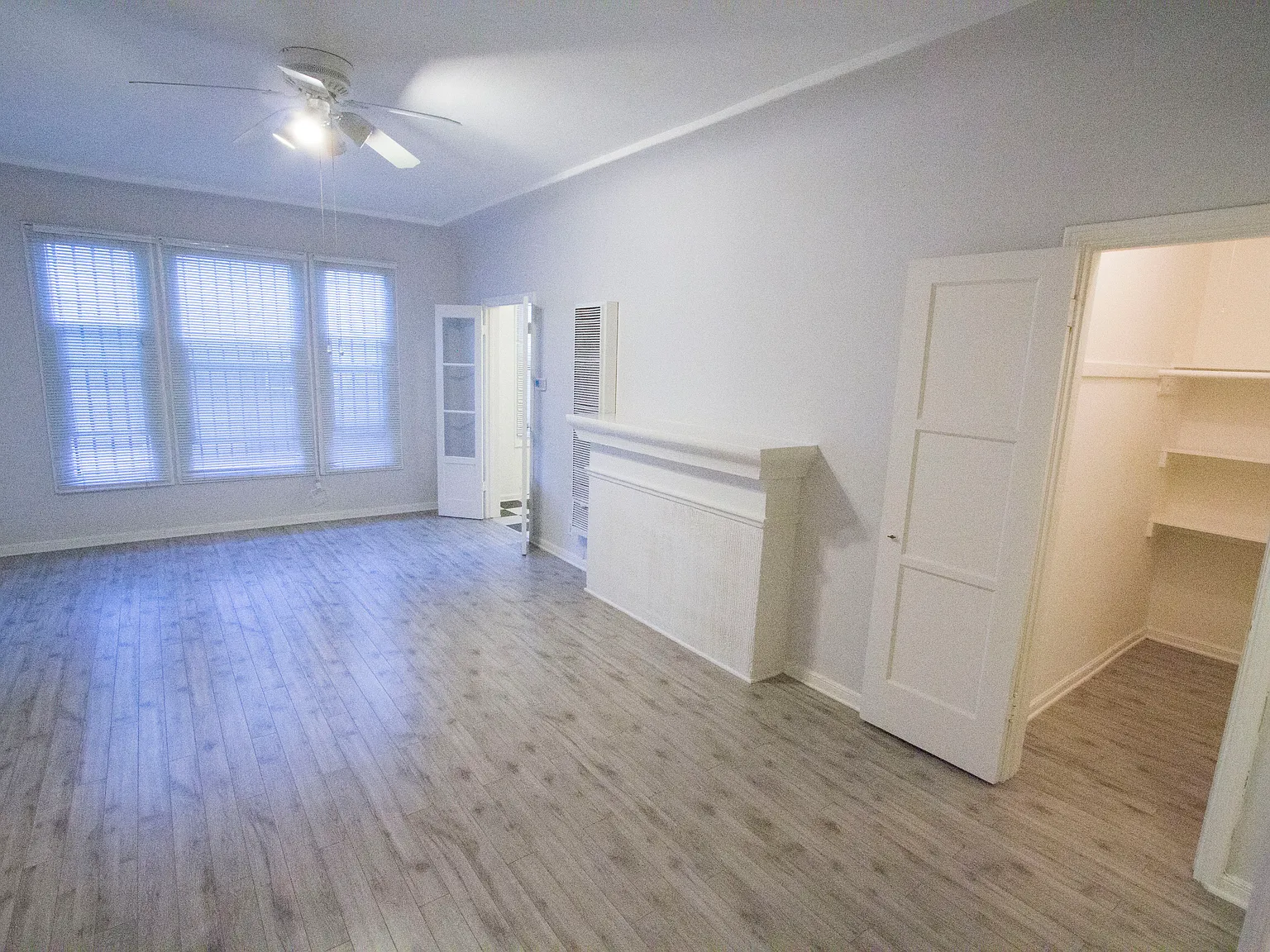 Studio, 585 sqft, $1,900 — Photo 2