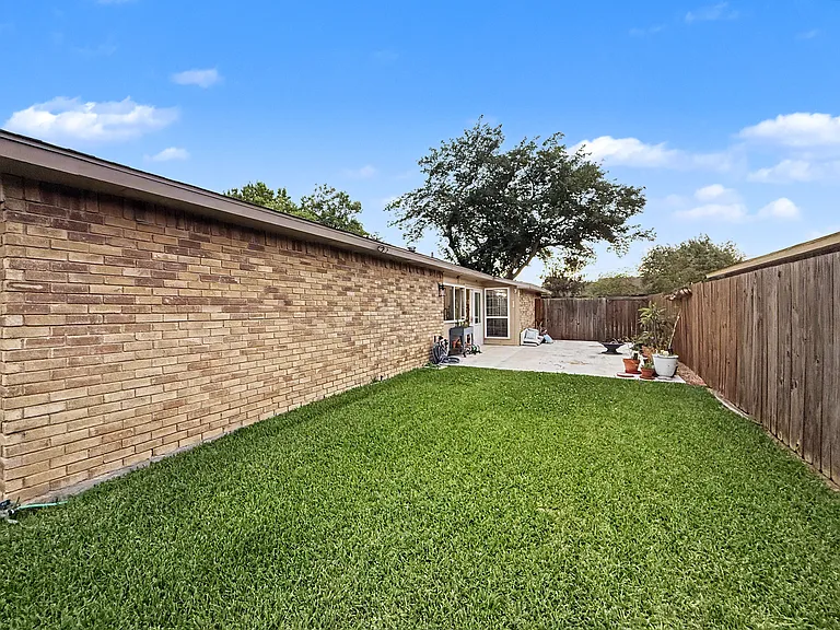 2910 Sweet Gum St — Photo 24