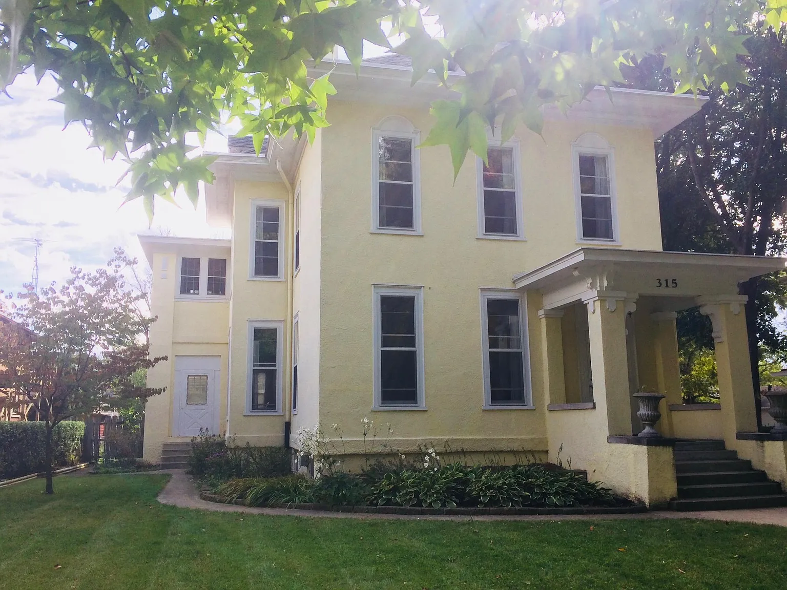 315 E Chestnut St APT B photo 1