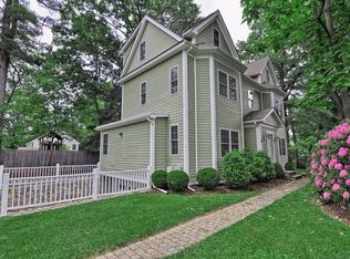 33 Edgemoor Ave, Wellesley, MA 02482