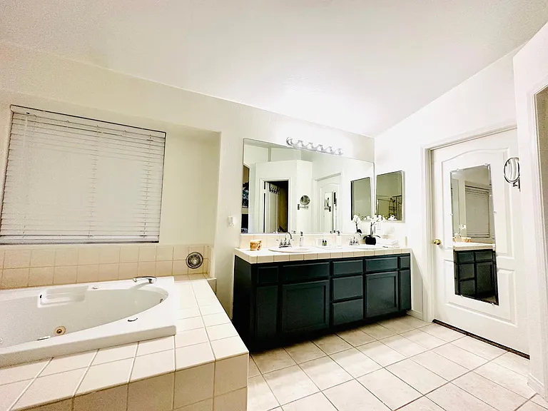 10001 Boone Valley Dr — Photo 12