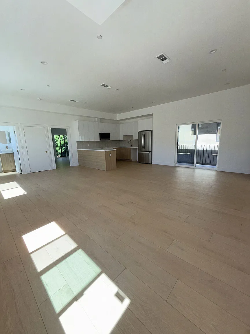 4 bed, 4.5 bath, 1902 sqft, $4,995 — Photo 4