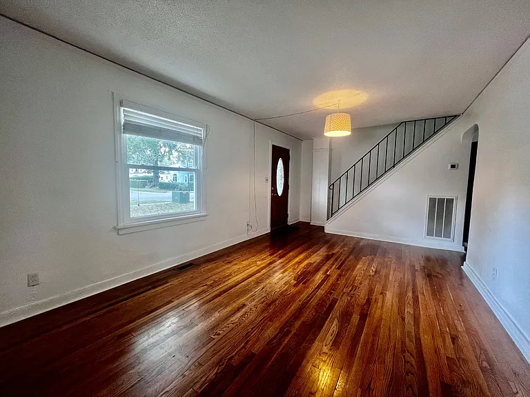 8121 Old Ocean View Rd — Photo 2
