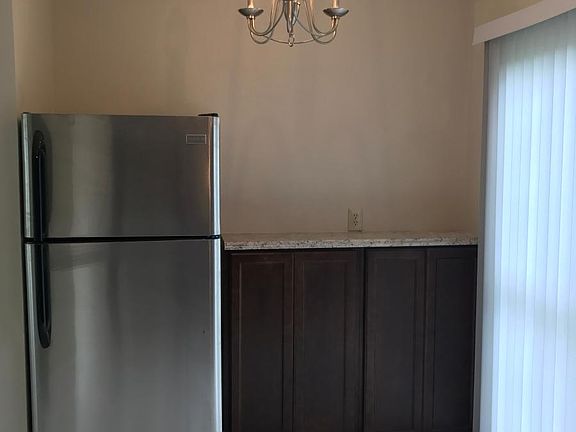 3rd image of 206 W Highland Dr