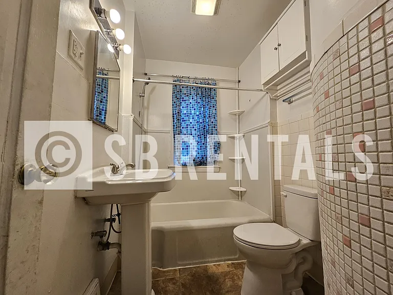 1325 N Elmer St — Photo 8